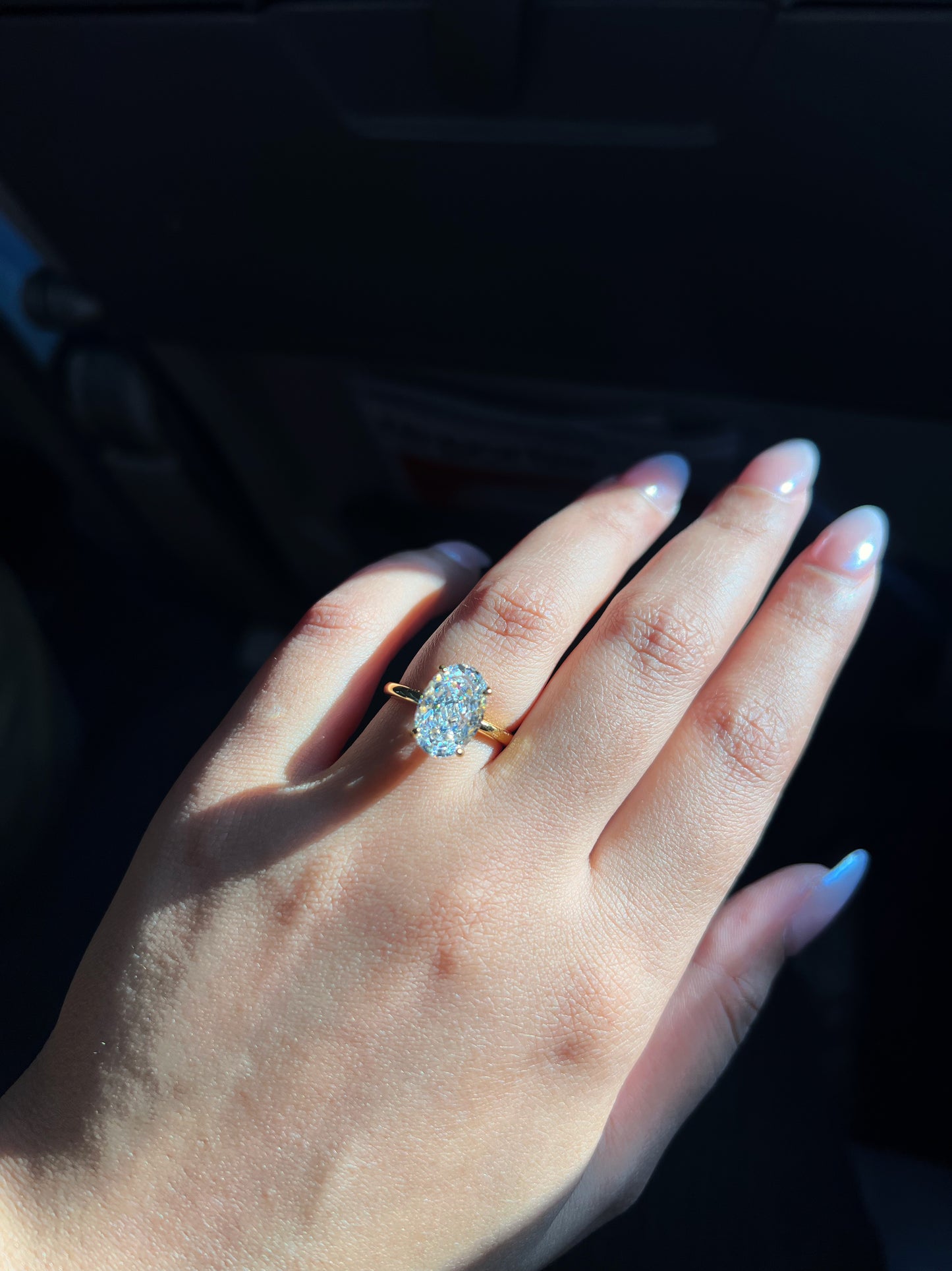 Bague solitaire ovale à bande unie en or