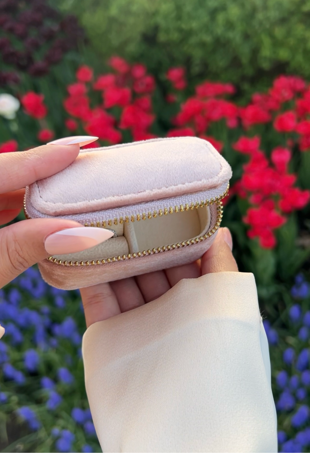 Portable mini velvet jewelry box