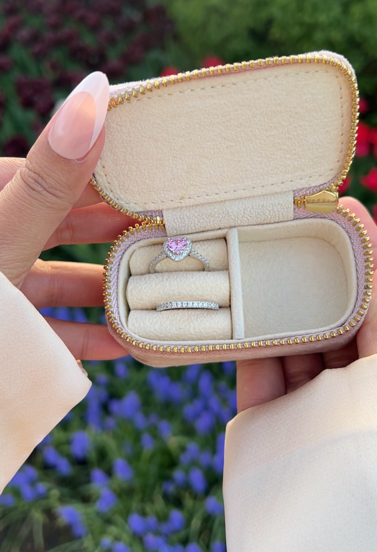 Portable mini velvet jewelry box